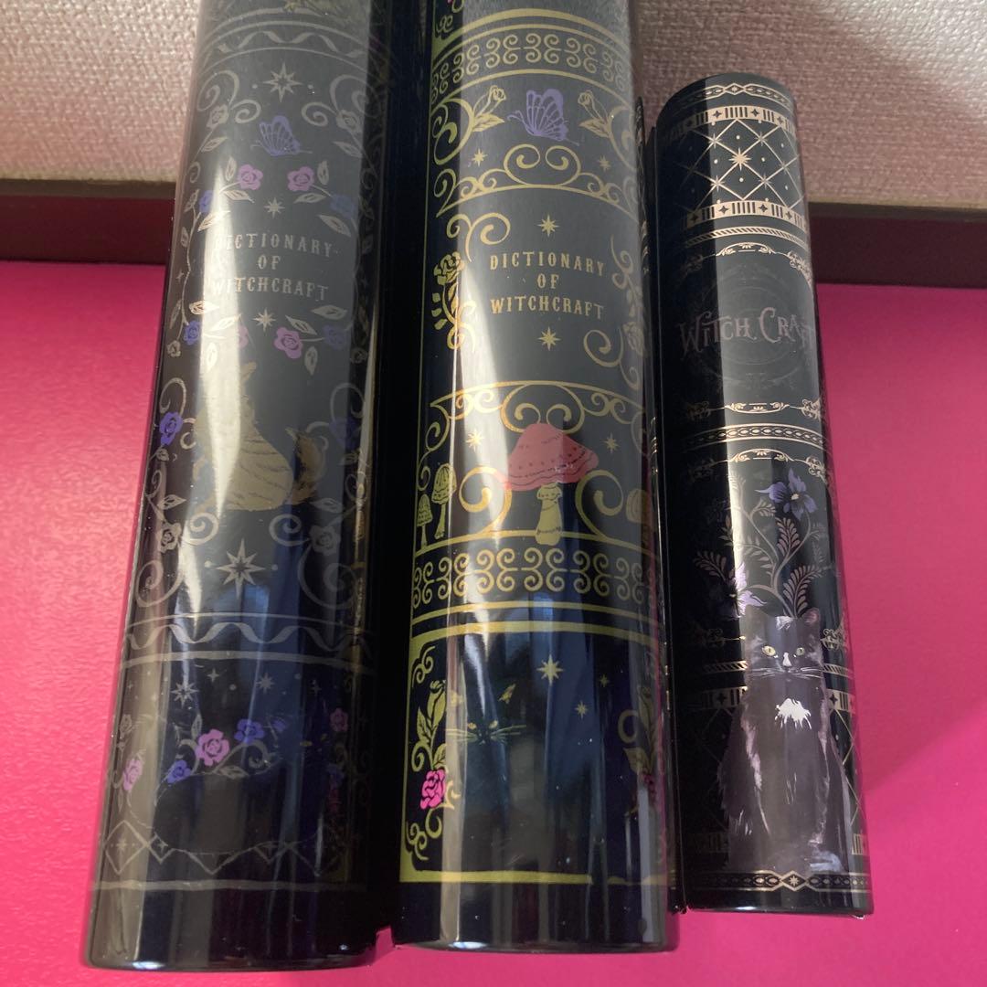 販売終了品❤︎新品❤︎カルディ❤︎魔法辞書カレンダー缶❤︎魔法辞書クッキー缶