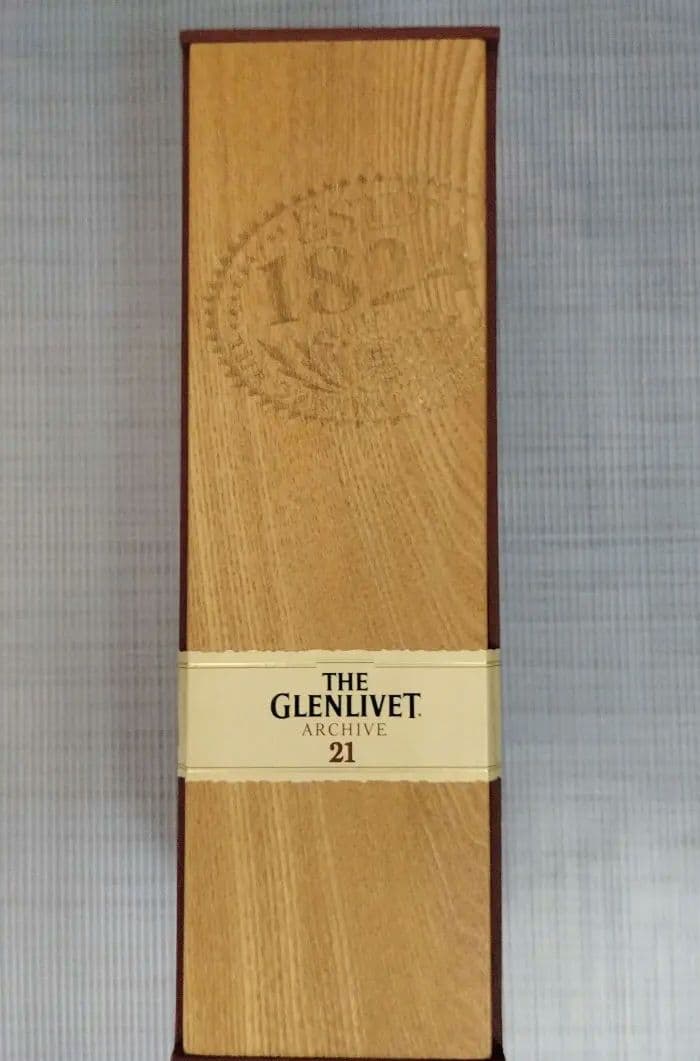 【古酒】ザ　グレンリベット　アーカイブ　21年　箱入り