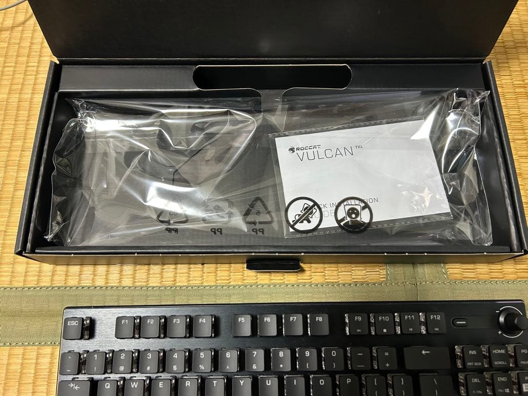 【箱付き】【即購入可】ROCCAT ゲーミングキーボード TKL ブラック