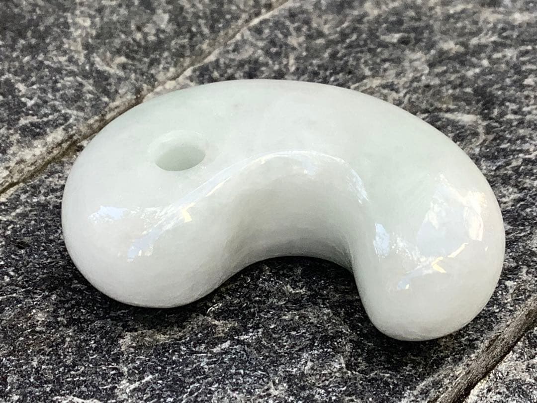 ✳安価卸し値段　幸運引き寄せる糸魚川翡翠勾玉　本物を１個お持ちください　鑑別書付