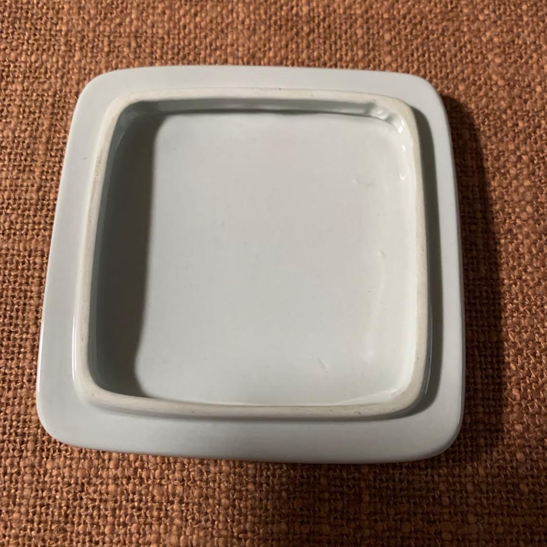 ビヨンヴィンブラッド　ビンテージのアリス・シュガレットと言う題名の小物入れ！