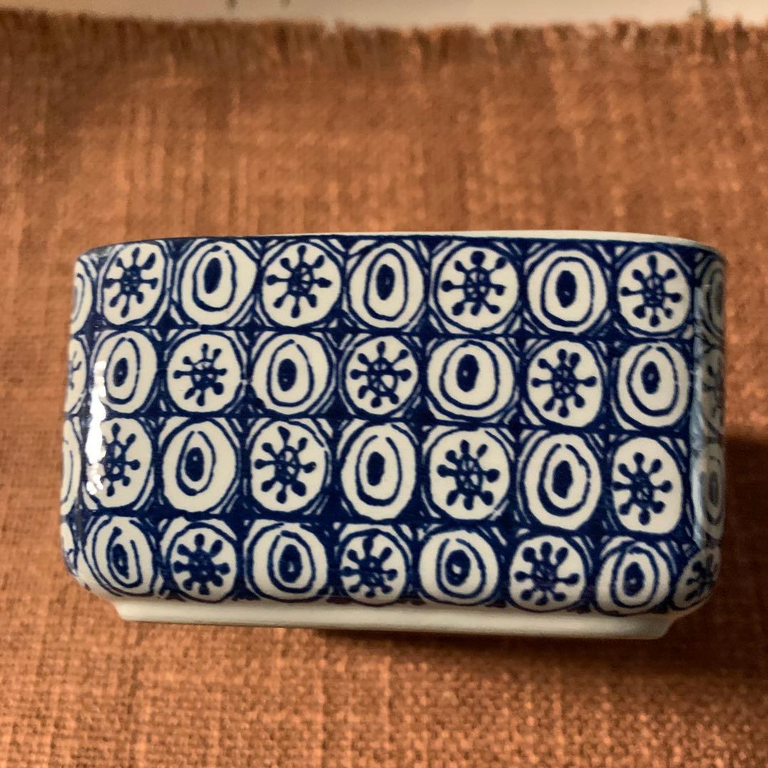 ビヨンヴィンブラッド　ビンテージのアリス・シュガレットと言う題名の小物入れ！