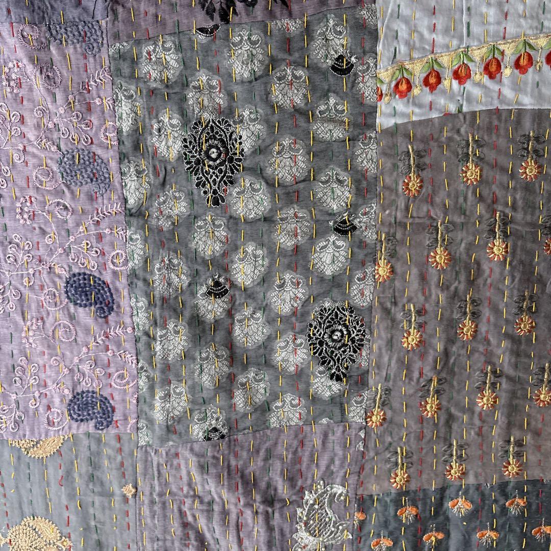 未使用❁エンブロイダリー　グレー　パッチワークカンタキルトマルチカバーラグ