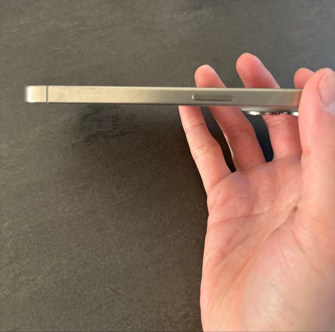 Apple iPhone 15 Pro ナチュラルチタニウム 本体　箱あり