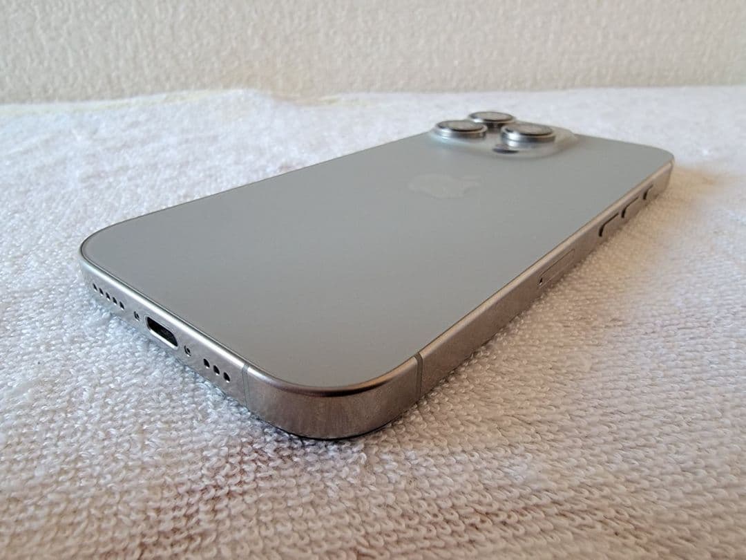 【極美品】iPhone 16 Pro 128GB 国内版 / バッテリー100%