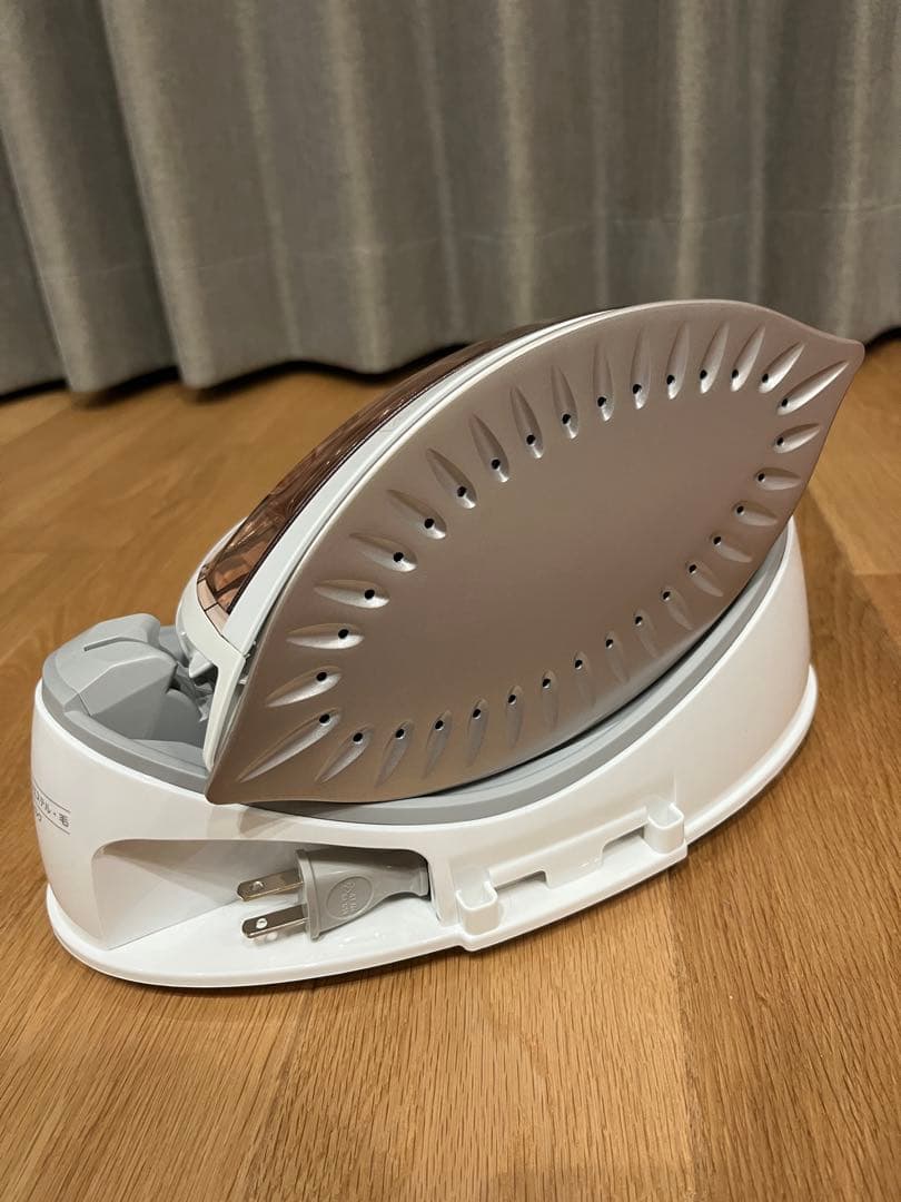 【新品未使用】　Panasonic スチームアイロン コードレス　カルル