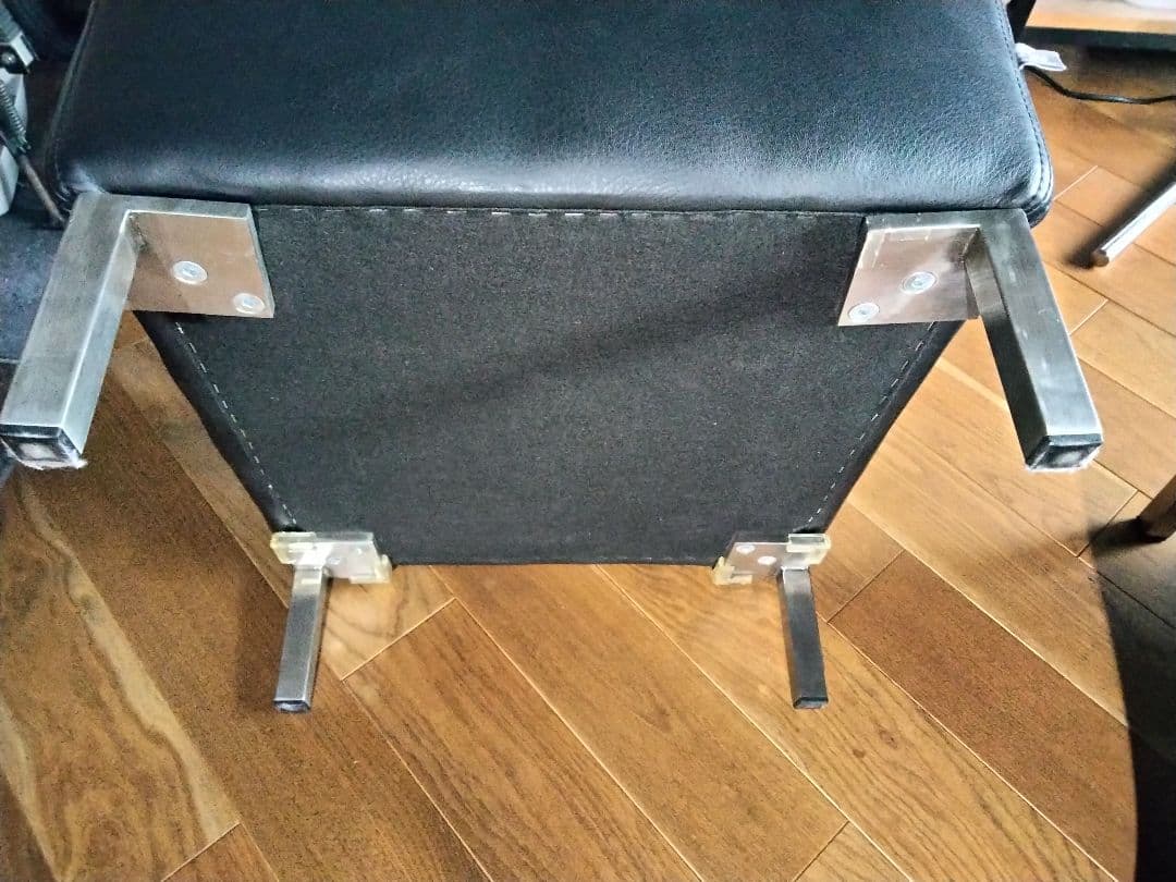 1／31までセール‼️eilersen本革レザースツール　オットマン ACTUS