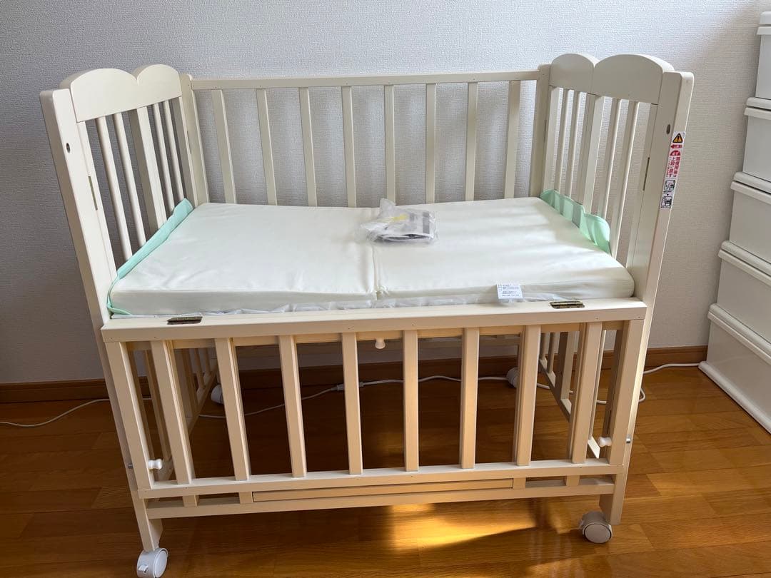 カトージ KATOJI ミニサイズ ベビーベッド クリーム色 付属品付き セール