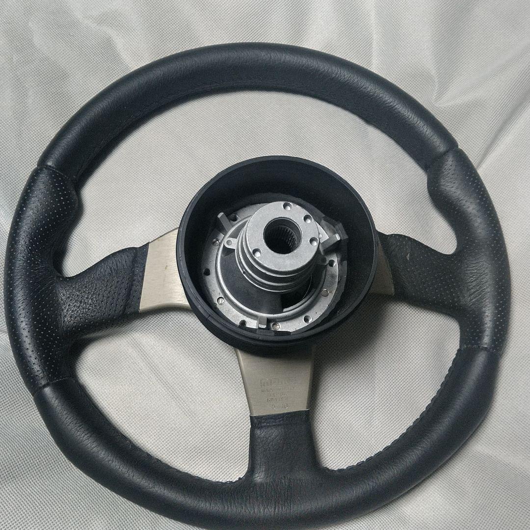 MOMO RACE レザーステアリング　32Φ　汎用ボス付
