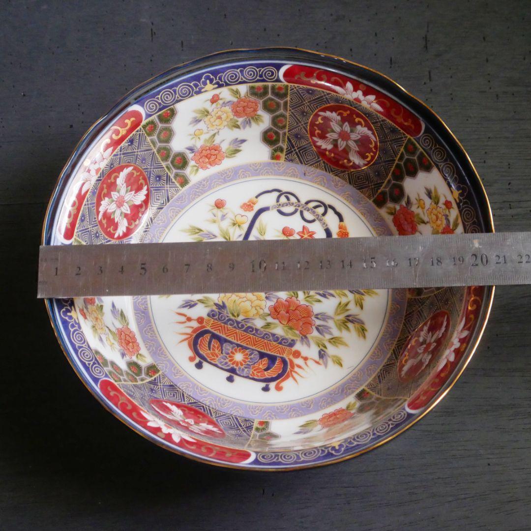 花柄装飾の金襴磁器鉢