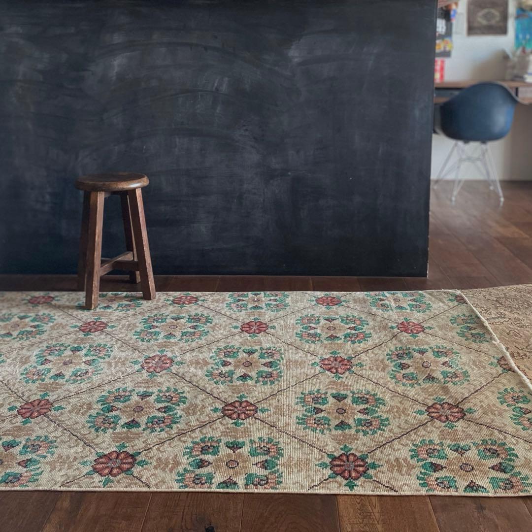 フラワータイル風　ヴィンテージラグ　トルコラグ