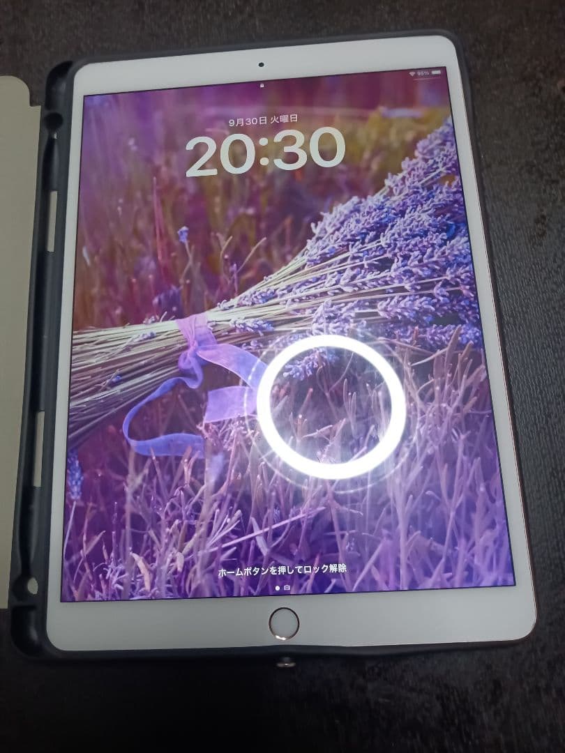 iPad Air 3 64GB 赤いケース付き