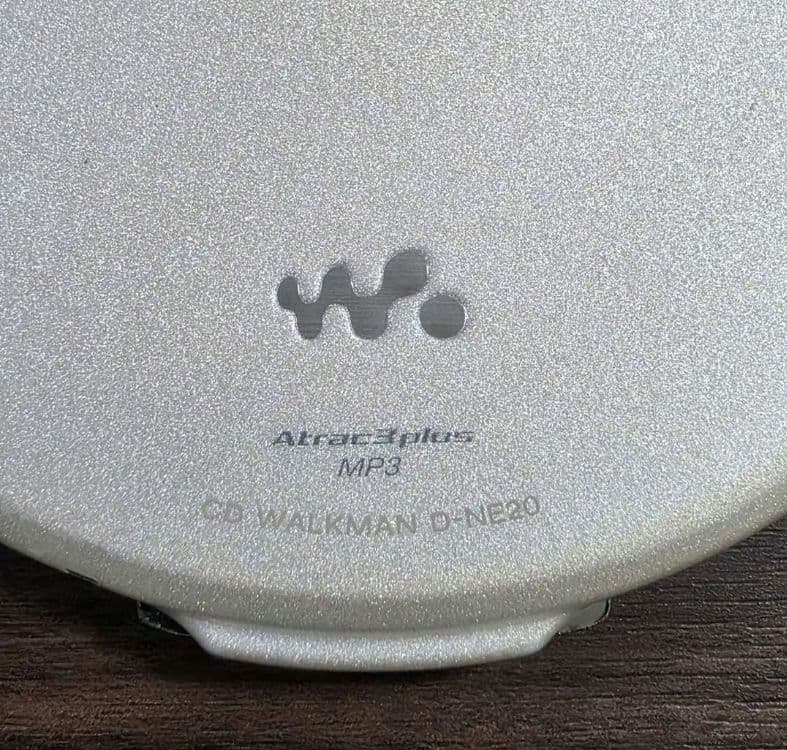 SONY　ソニー CDWALKMAN D-NE20
