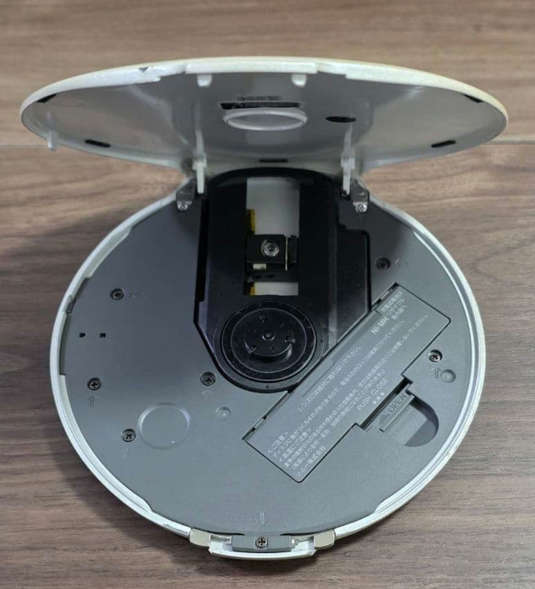 SONY　ソニー CDWALKMAN D-NE20