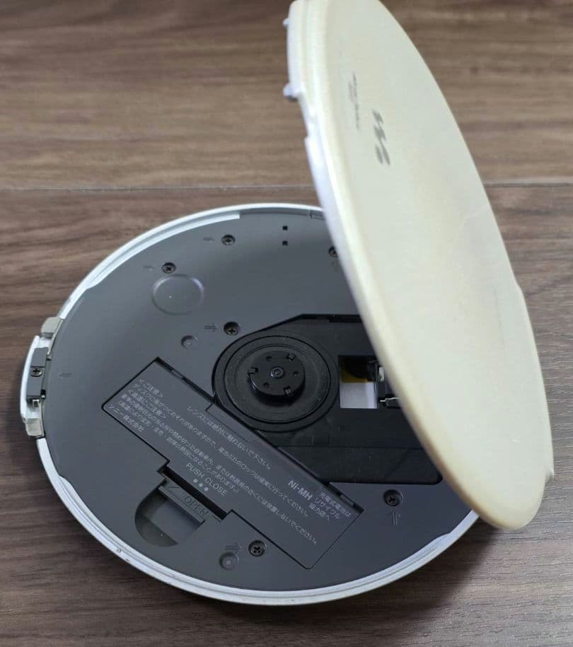 SONY　ソニー CDWALKMAN D-NE20