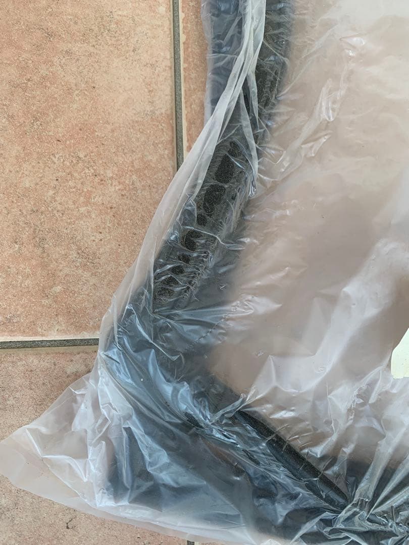 y60サファリ 日産純正品　ウェザーストリップ　ウィンドシールド①