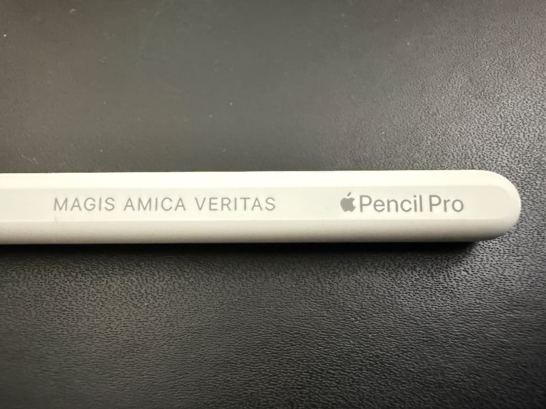 Apple Pencil Pro【美品・ほぼ未使用・ラテン語刻印】