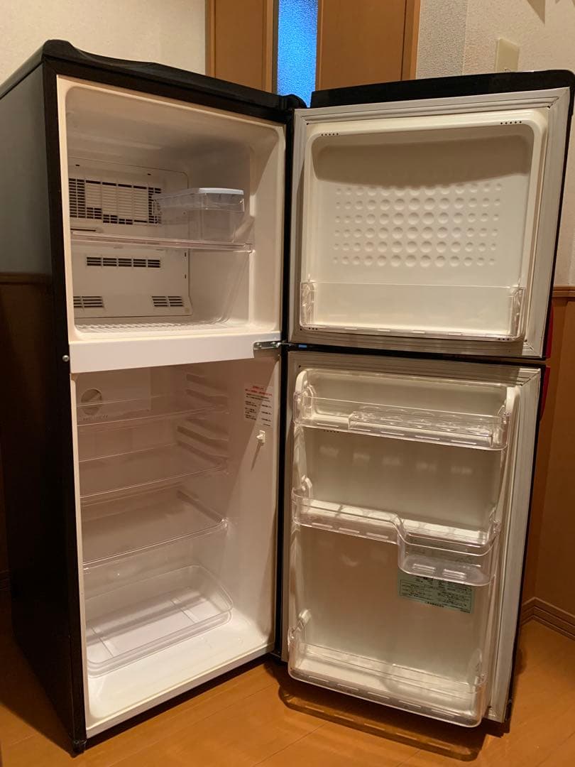 ブラック冷蔵庫 可動式棚付き