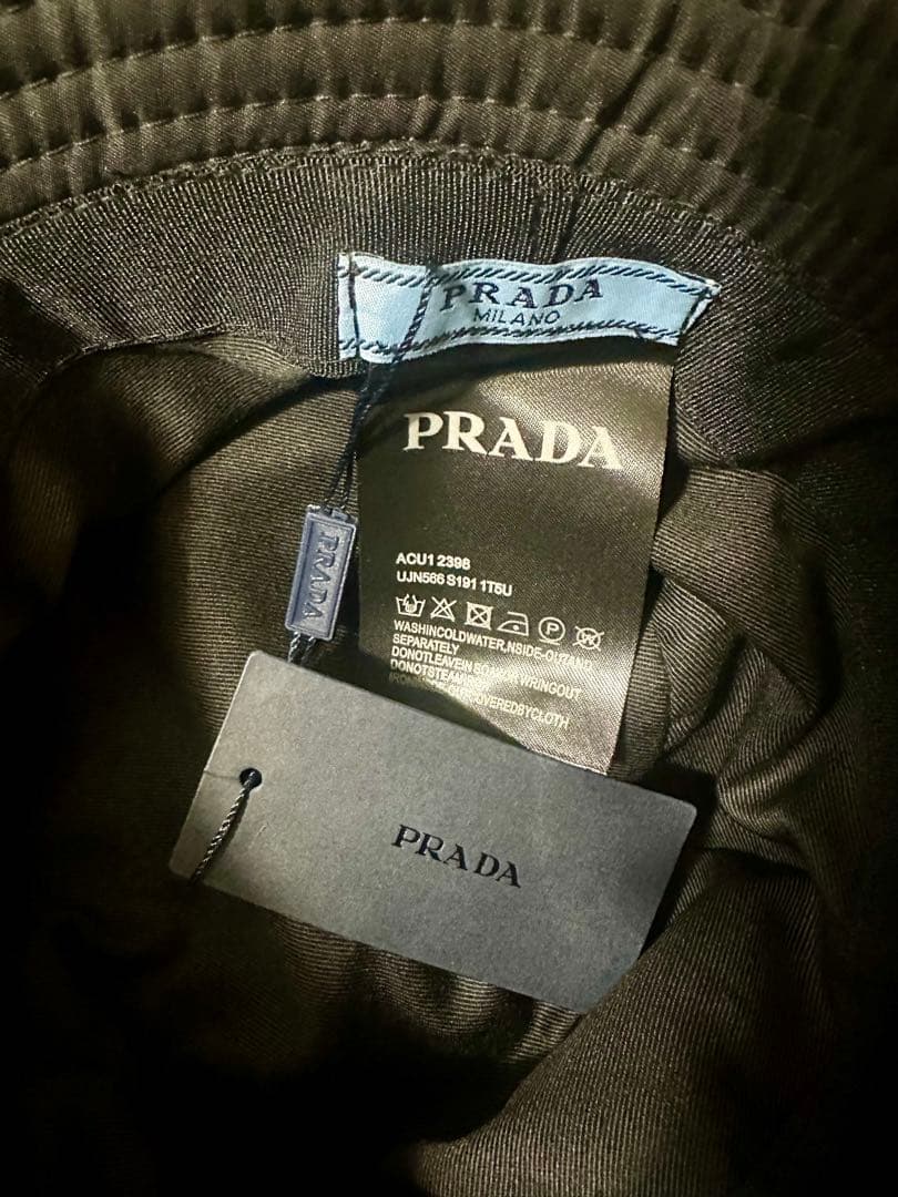 yu〔新品、美品〕PRADA ブラック バケットハット ノベルティ