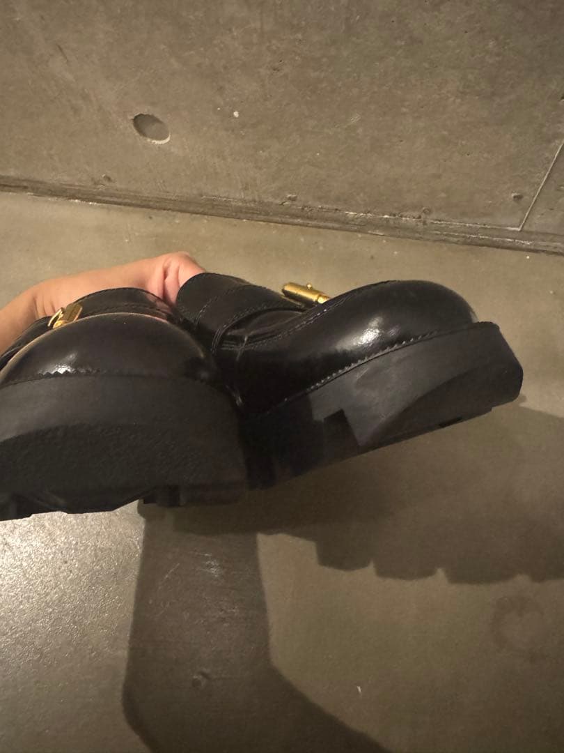 気*マ様 PRADA バックルベルトプラットフォームローファー