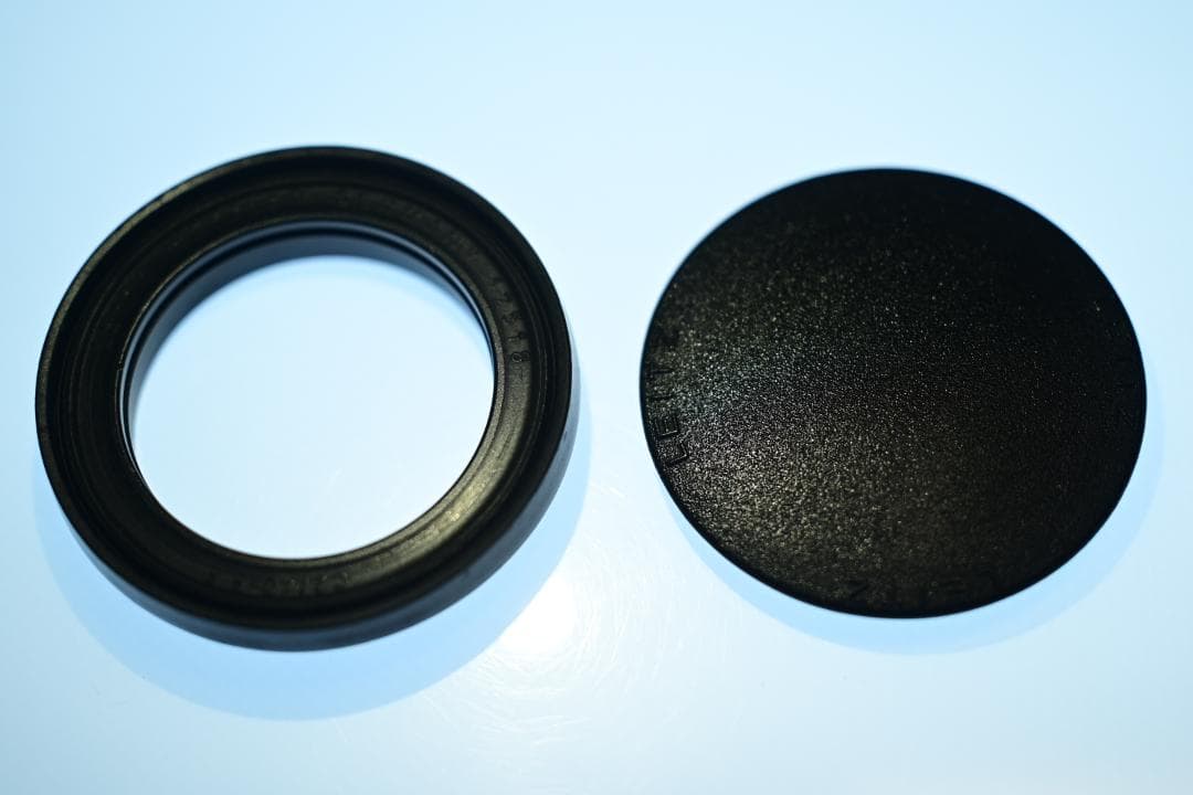 Leica Summicron-C 40mm F2 専用フード・変換リング付属