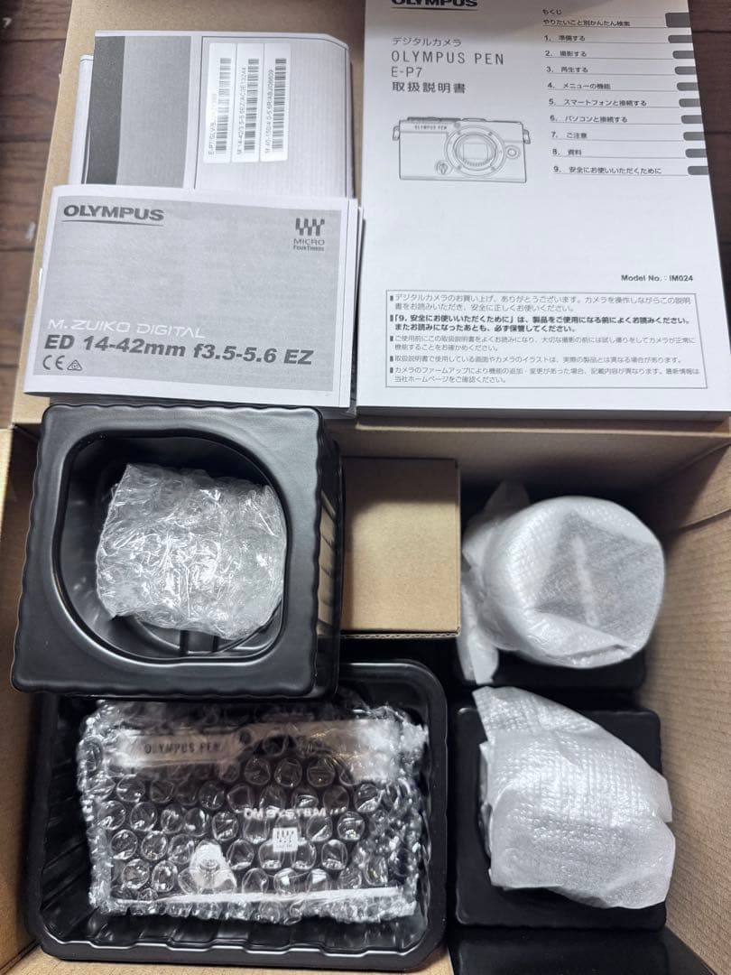 新品未使用 OLYMPUS PEN E-P7 ダブルズームキット