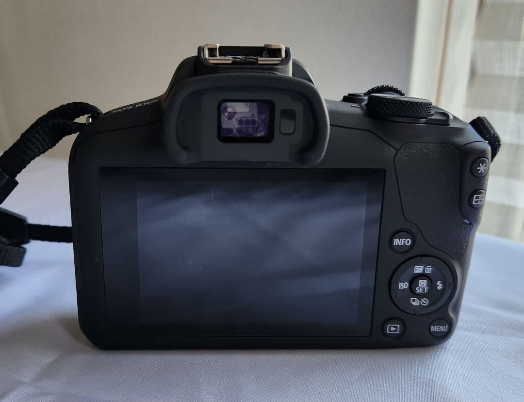 Canon EOS R100 ミラーレス一眼カメラ（レンズクリーニングセット付）