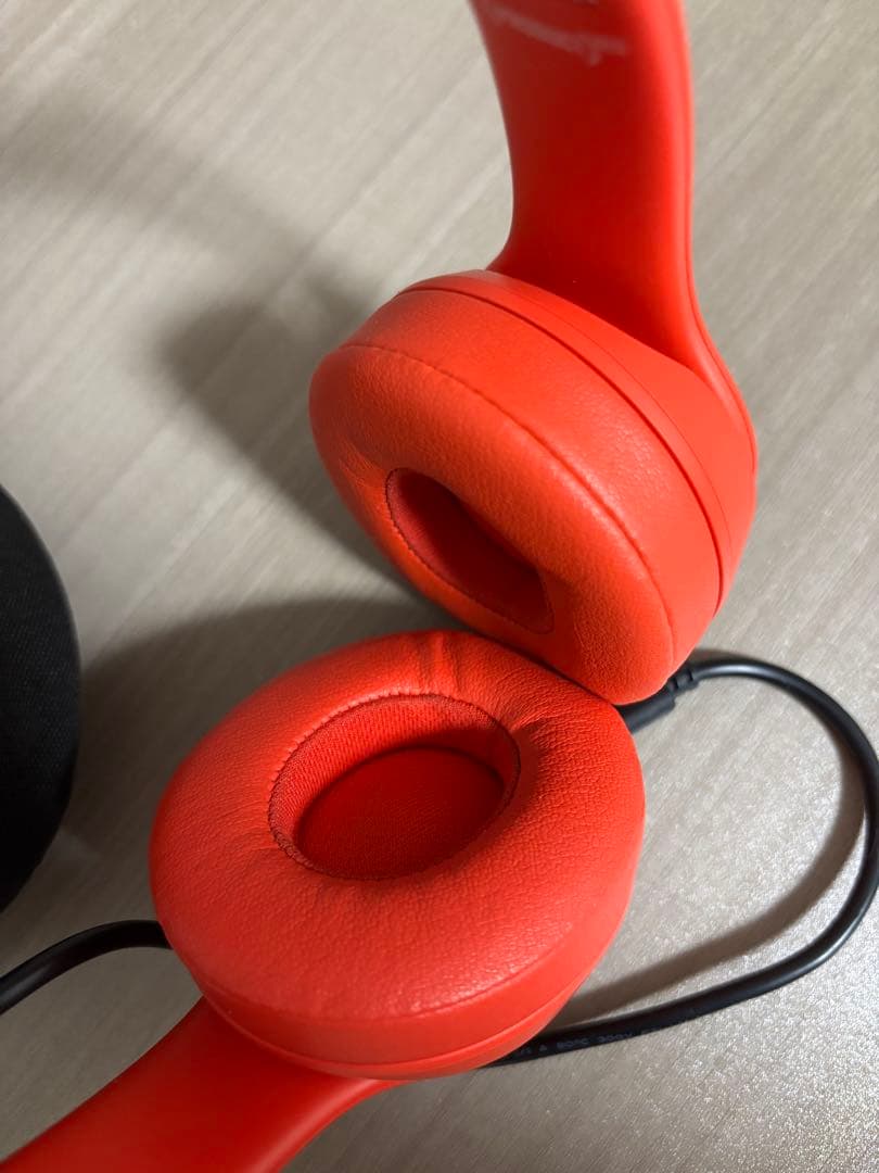 【付属品揃ってます】美品　Beats Solo3ワイヤレスヘッドホン レッド