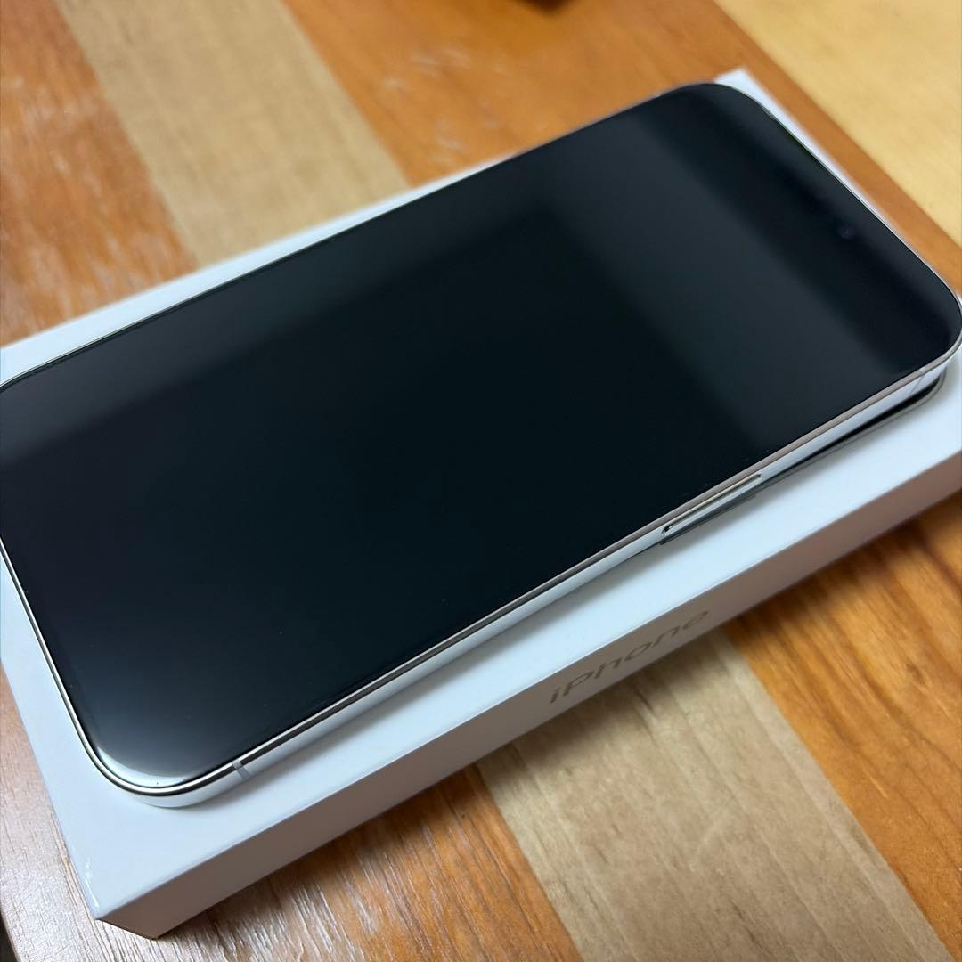 iPhone 15Pro ホワイトチタニウム　128GB