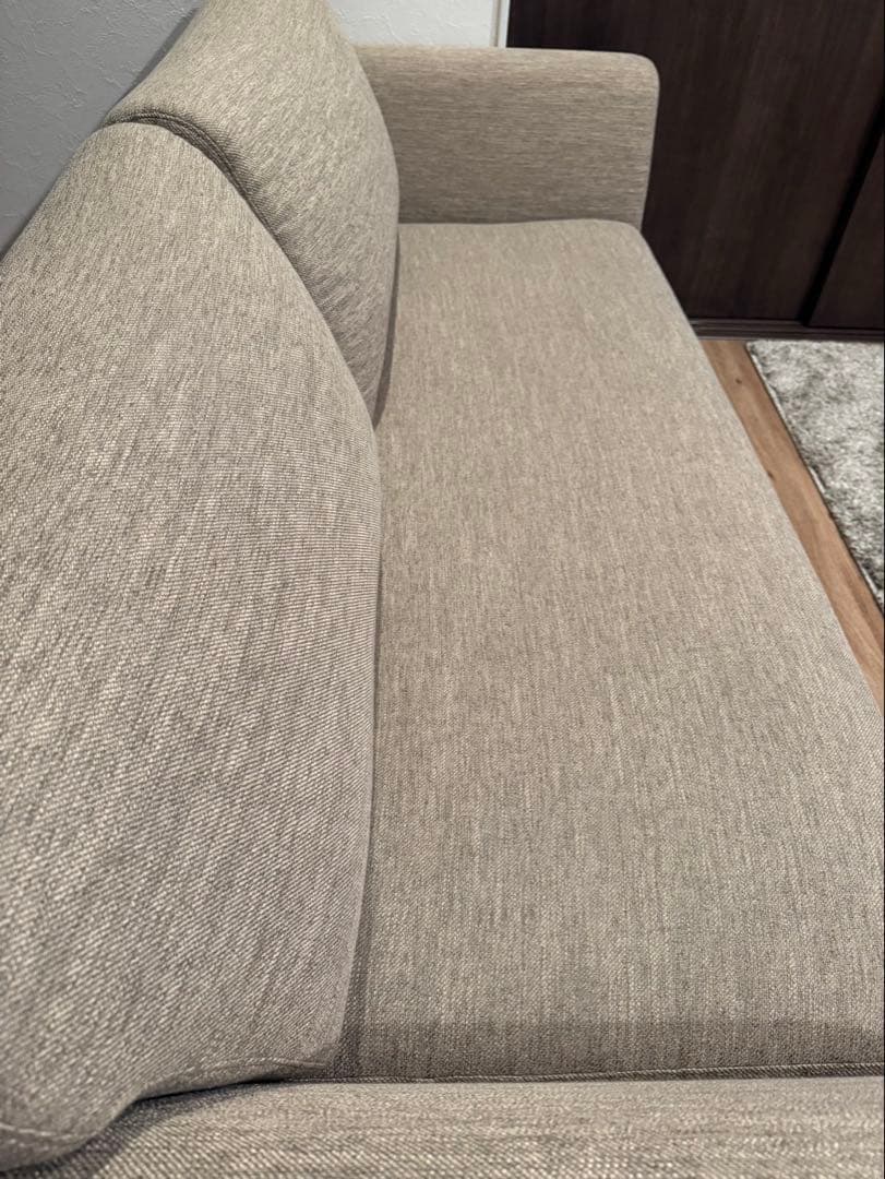 ベージュファブリックソファー