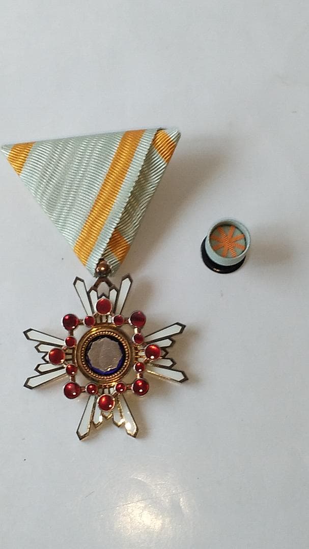 希少品 勲五等瑞宝章 勲章 ミリタリー ミリタリーグッズ 旧日本軍 美品 です。