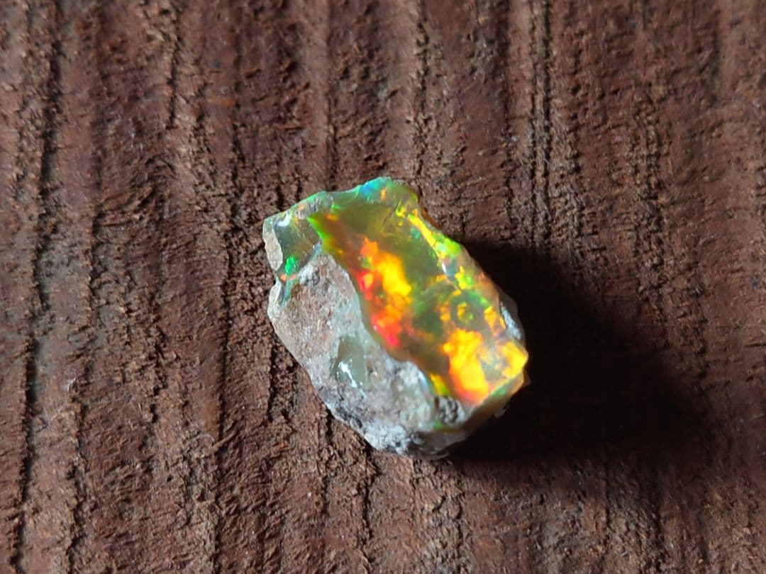 エチオピアウェロ産　オパール　ジュエリーグレード　 原石 鉱物標本