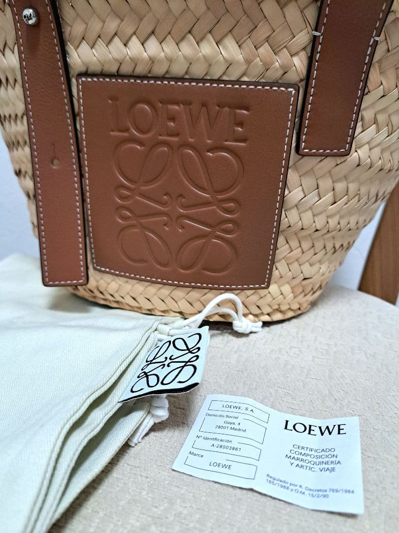 値下げ！新品未使用　保存袋付き　LOEWE ロゴ入りカゴバッグ　スモール
