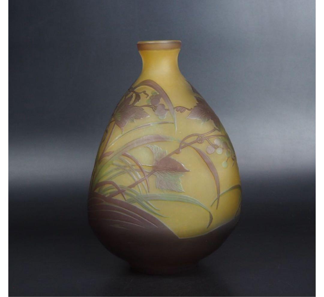 送料無料 時代物　被せガラス蔦葛文扁壺　花文花瓶　高さ23.5ｃｍ　共箱