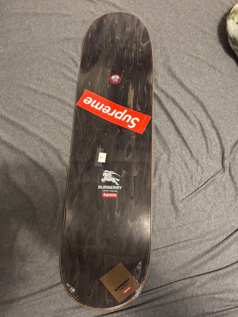 新品 Supreme Burberry デッキ