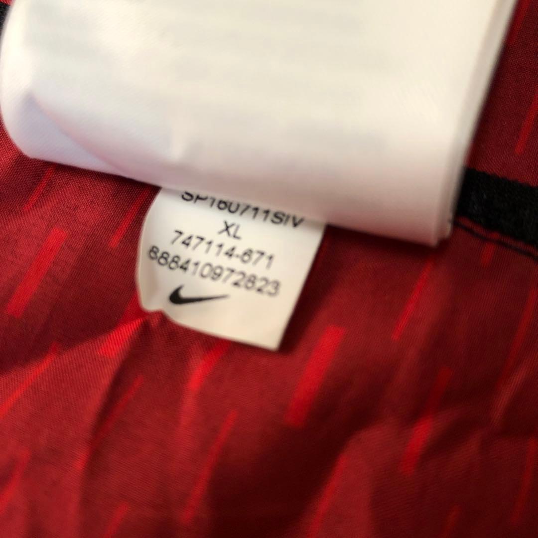 美品　NIKE レーサーフューズジャケット　ウインドブレーカー　レッド　XL