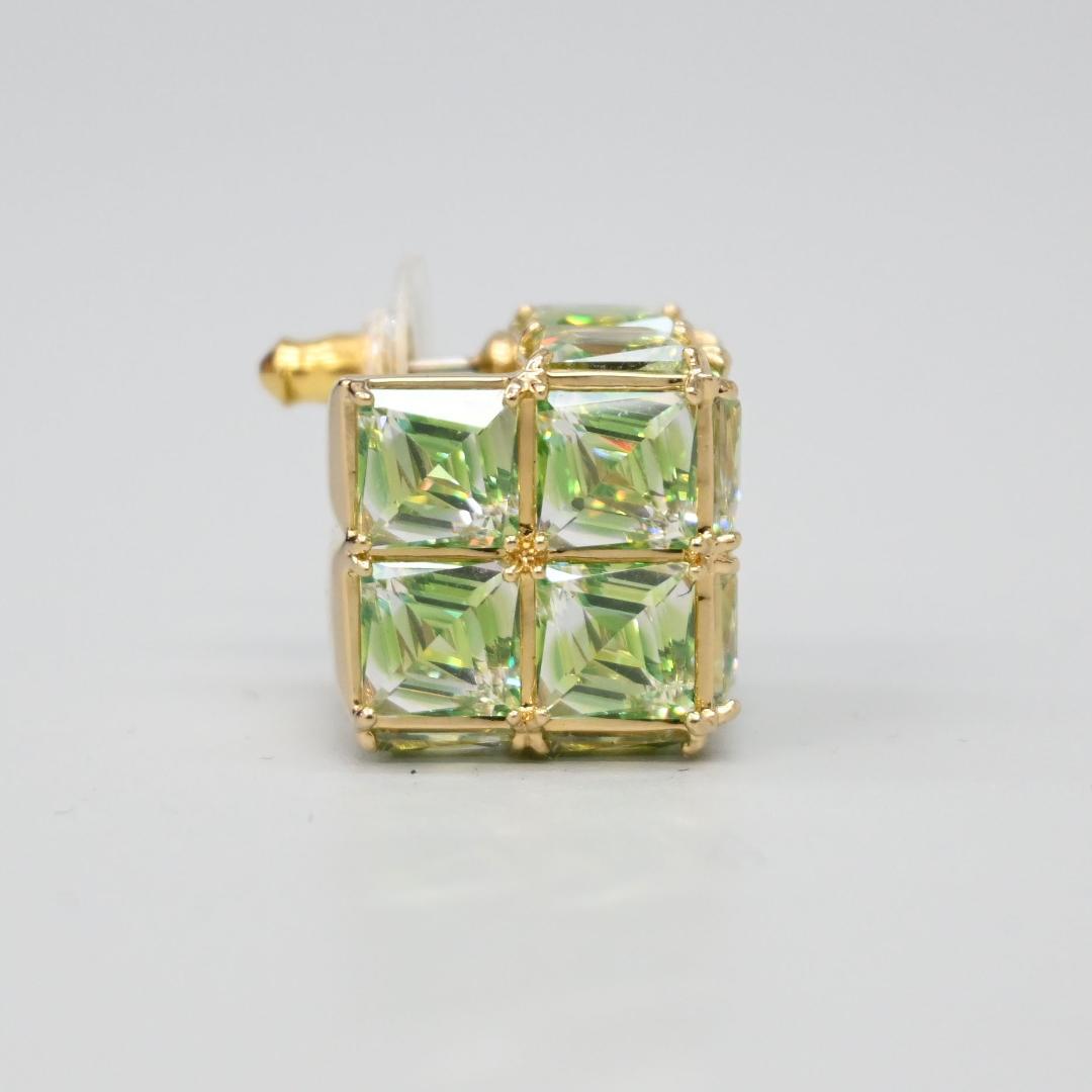 □ 46248★年 スワロフスキー ピアス 片耳 ライトグリーン クリスタル