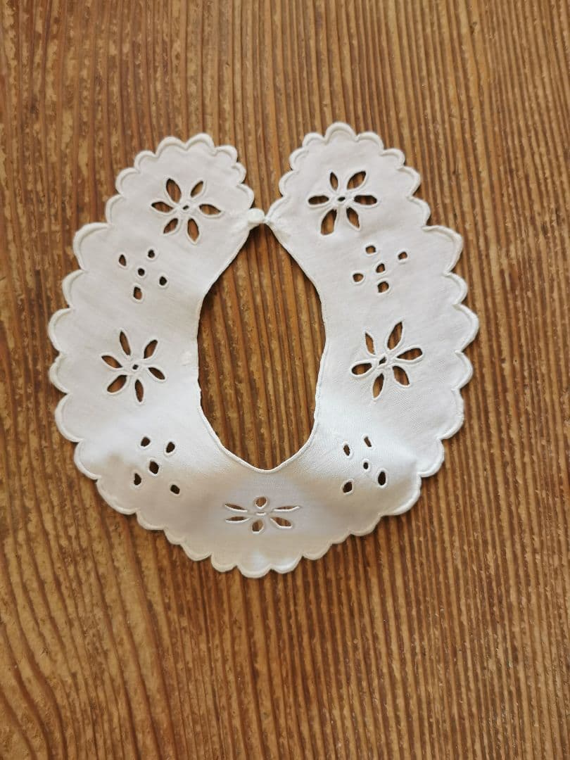 アンティークフランス オープンカットワーク アイレット刺繍 スカラップリム付け襟