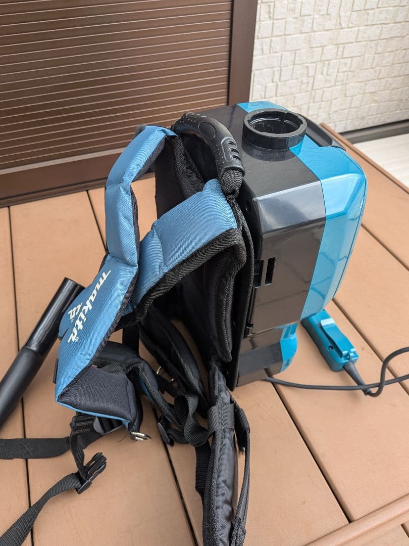 ​マキタ 18V+18V 充電式背負いクリーナー VC260D（本体・付属品）