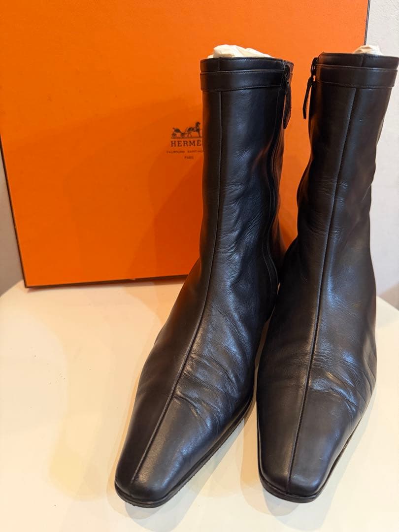 エルメス・黒 レザー ショートブーツ 中ヒール