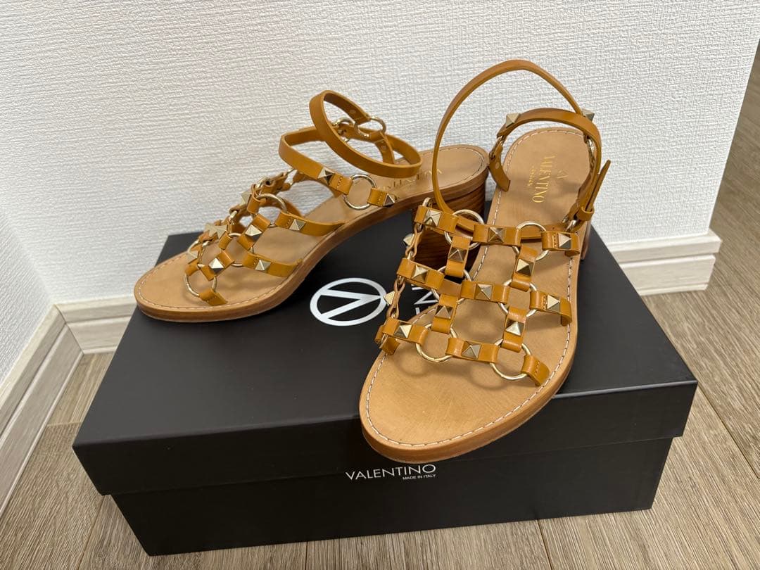 VALENTINO ロックスタッズ サンダル 37 24cm ヴァレンティノ