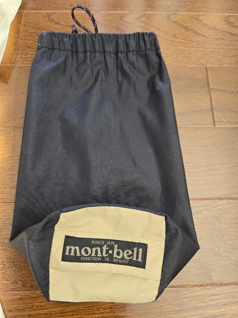 モンベル　 フード付き　レインコート　パックライト・トラベルコート