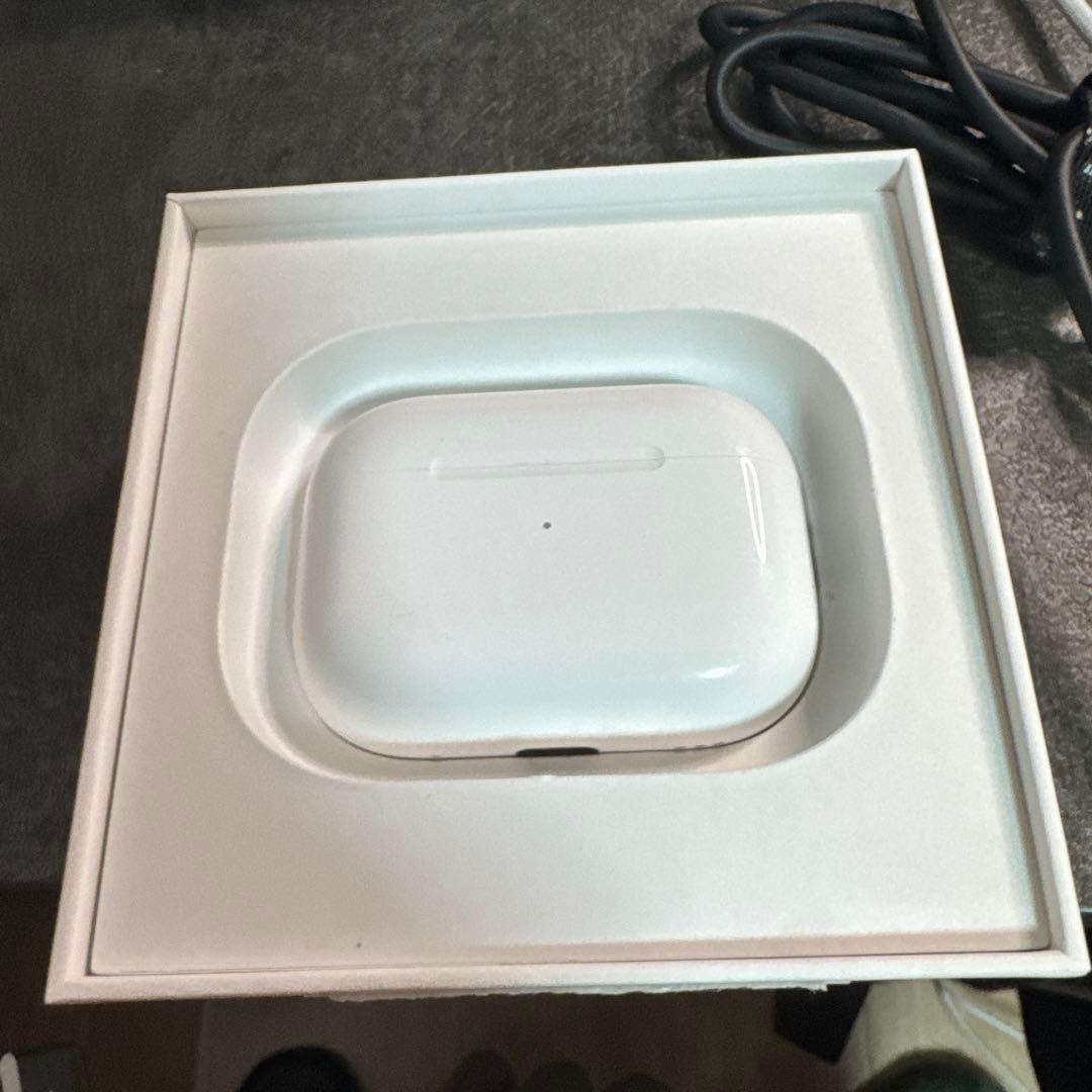 【ほぼ未使用美品】AirPods本体 ホワイト 充電ケース付