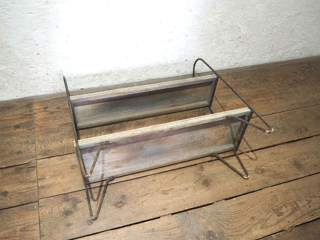 1402 ヴィンテージ　シャビーシックなアイアンラック　飾り棚　陳列棚　レトロ