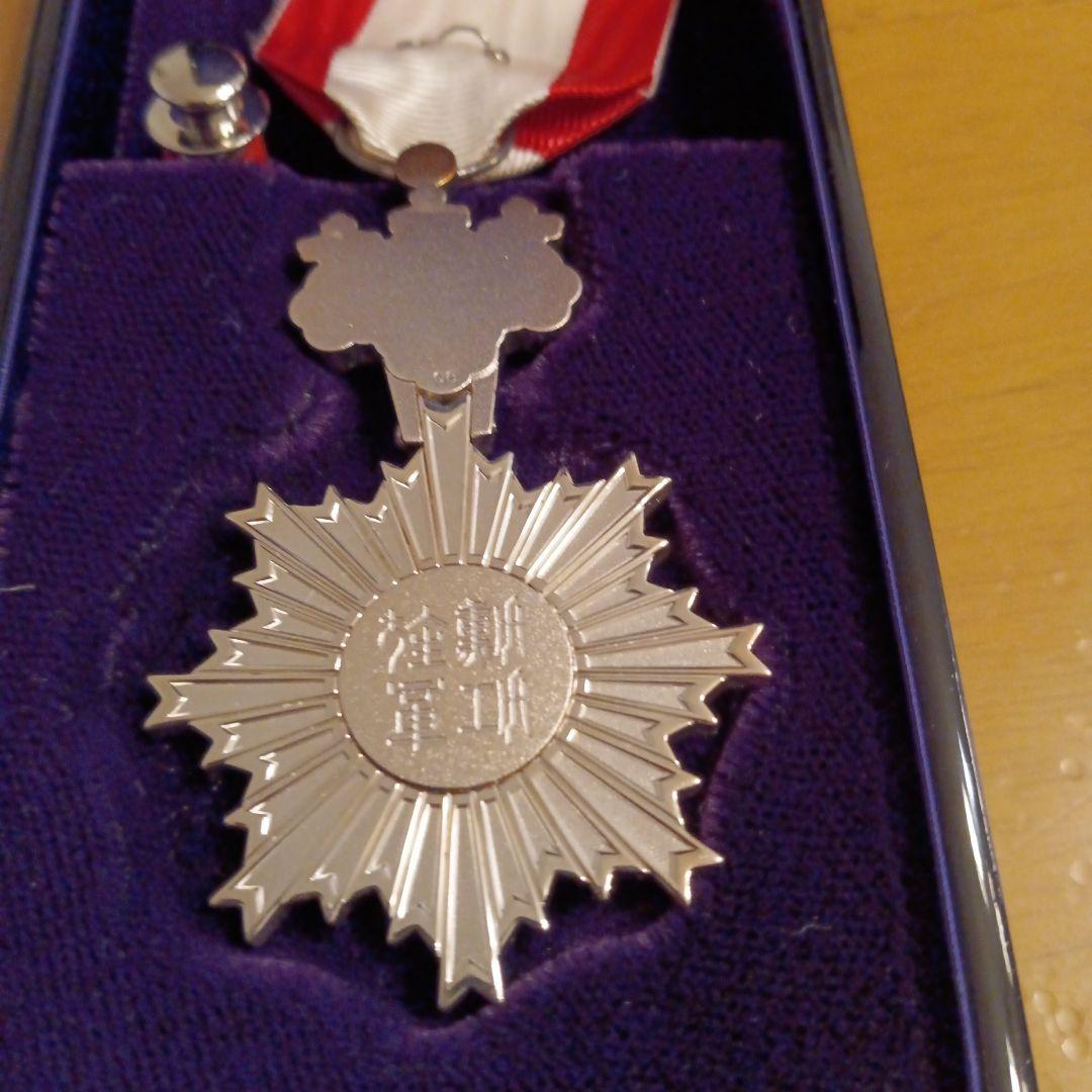 【激レア 極美品】旭日単光章 現行タイプ 改正後新型 純銀製　勲章 旧 勲六等
