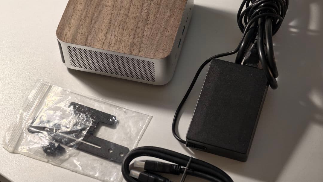 スマホ・タブレット・パソコン minisforum x1