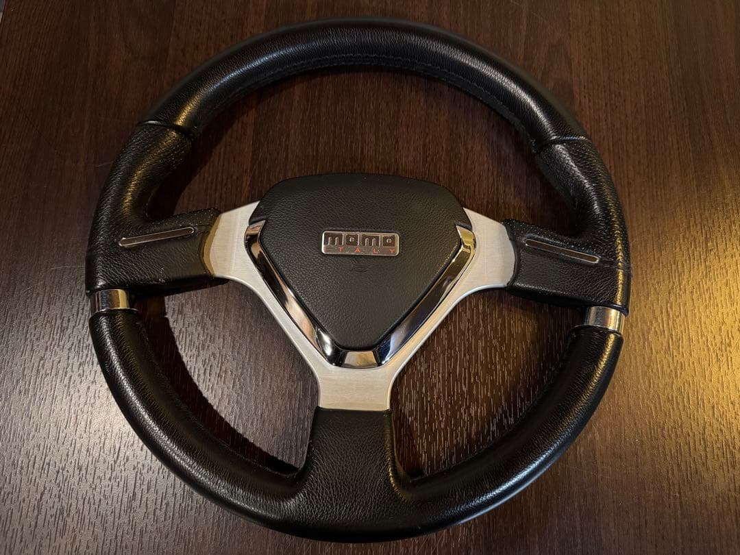 MOMO ステアリング ミレニアムEVO