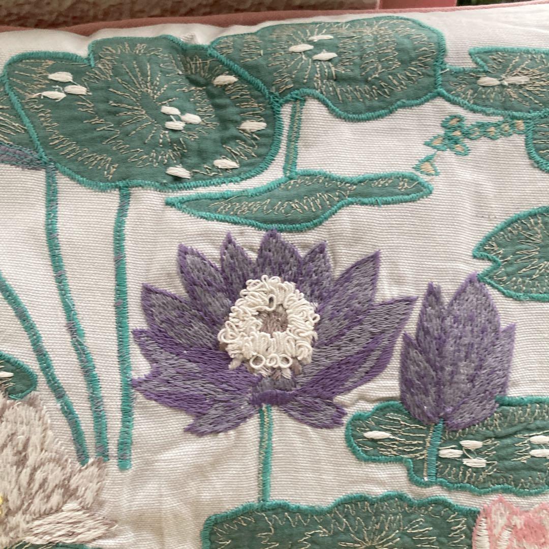 イギリス輸入：ローラアシュレイ新品 まくらクッション　刺繍アプリケ