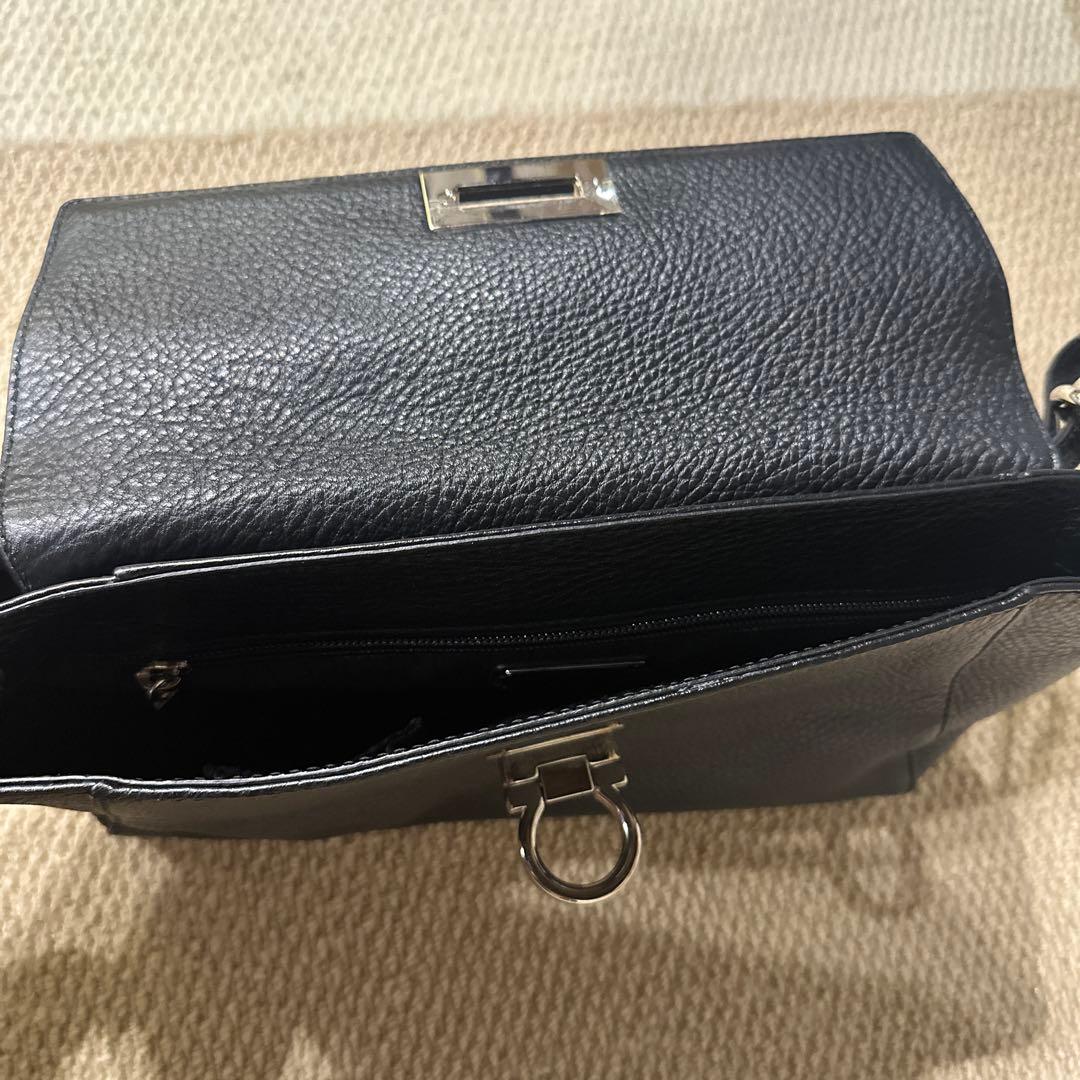 フェラガモ　ハンドバッグ（しま）