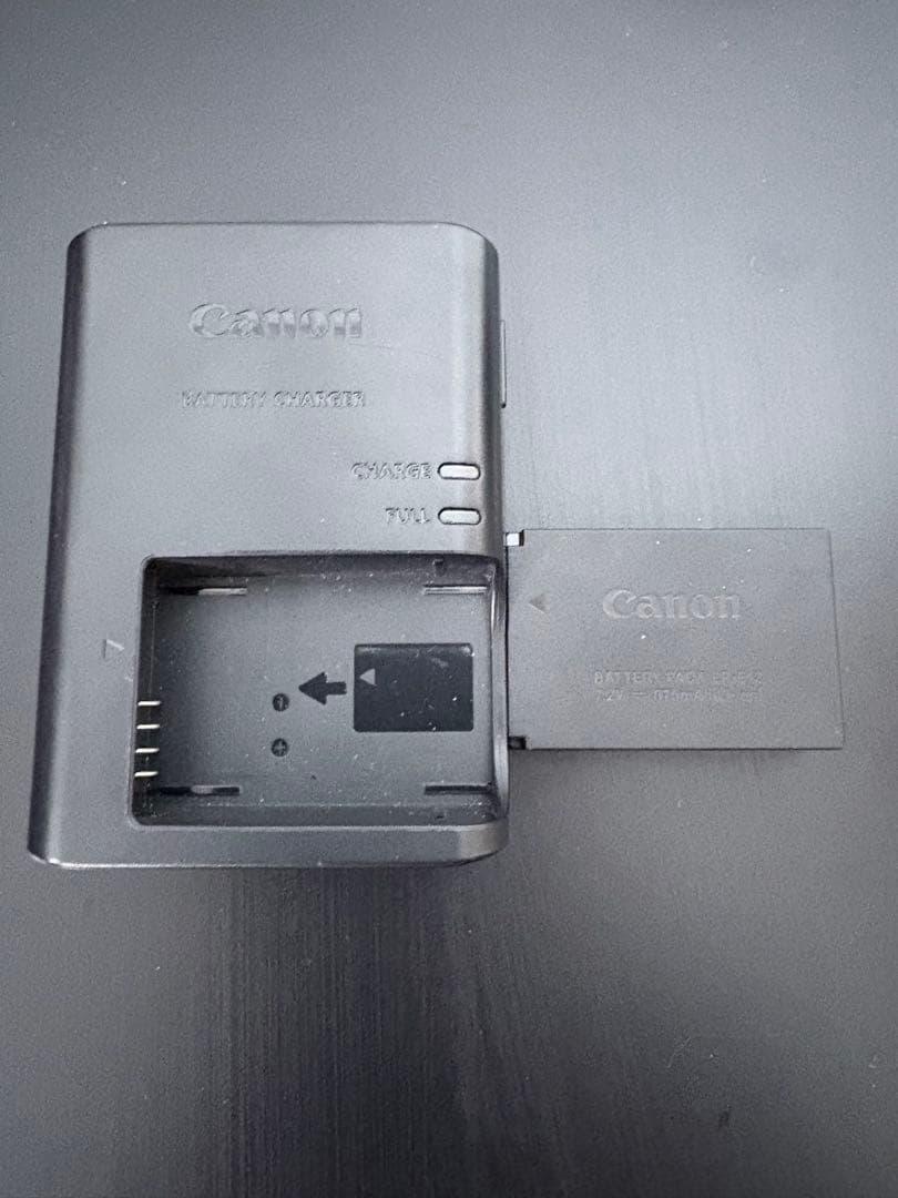 Canon ミラーレス一眼カメラEOS Kiss Mダブルレンズキット ホワイト